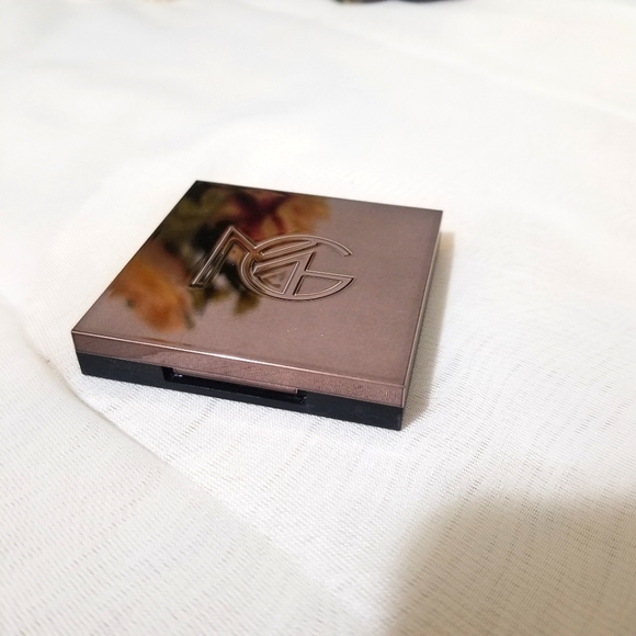 Firework - Makeup Geek Highlighter - Picture 2 of 3